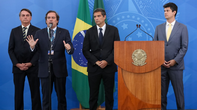 Pedro Guimarães detalha como a Caixa assumiu a linha de frente contra a crise ao coordenar o pagamento do Auxílio Emergencial.