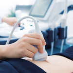 Dra. Thaline Neves Coutinho explica como o avanço do NIPT transformou a detecção de anomalias cromossômicas e a interpretação dos marcadores ultrassonográficos.